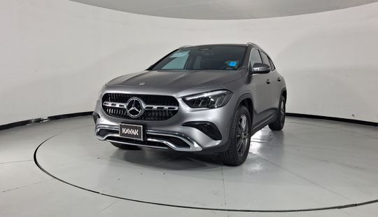 Mercedes Benz • Clase GLA