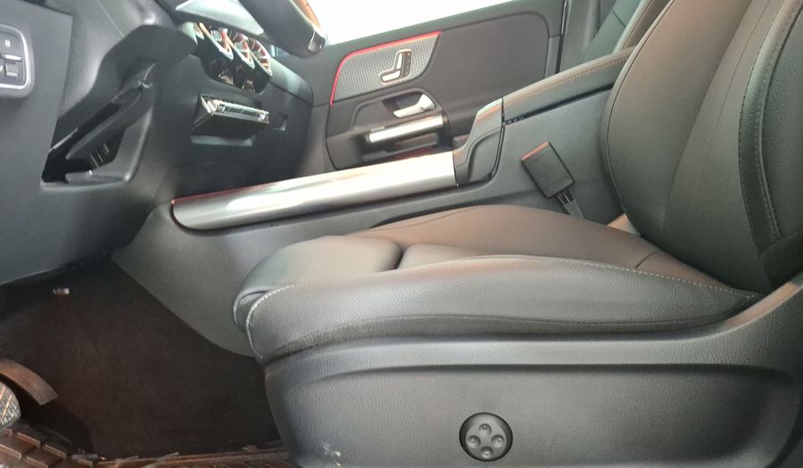 Mercedes Benz Clase Gla 1.3 MHEV GLA 200 NIGHT EDITION DCT Suv 2025