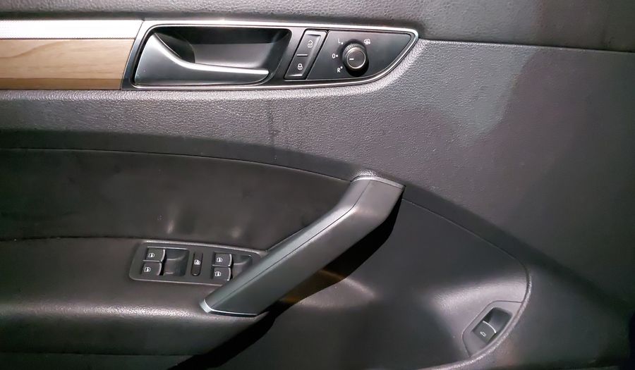Volkswagen Passat 2.5 SPORTLINE Sedan 2016