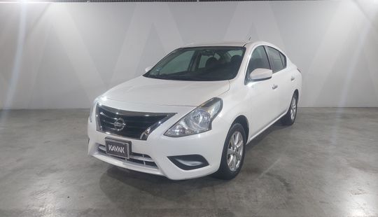 Nissan • Versa