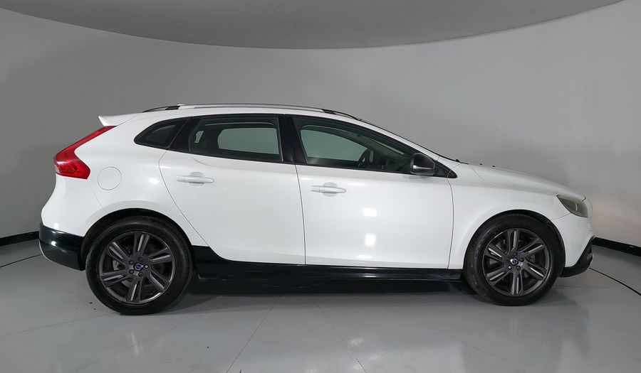 Volvo V40 2.0 MOMENTUM T4 AT AWD Hatchback 2016
