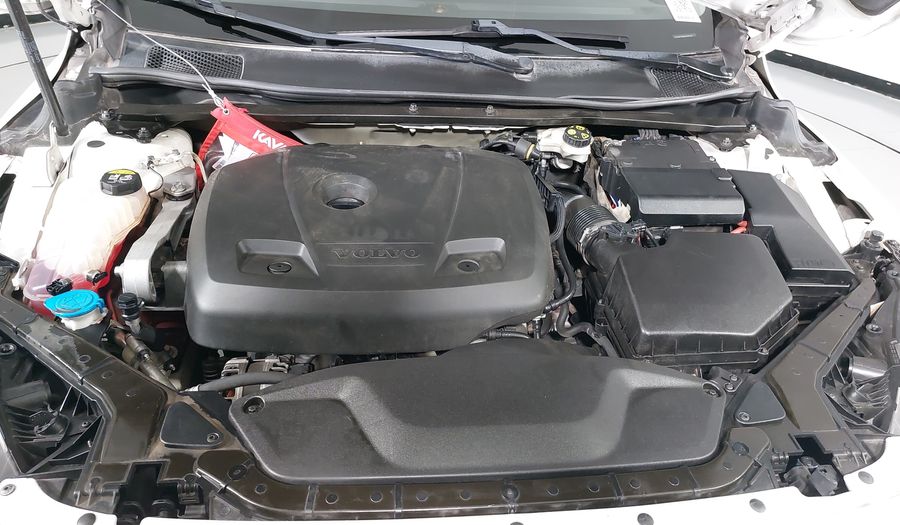 Volvo V40 2.0 MOMENTUM T4 AT AWD Hatchback 2016