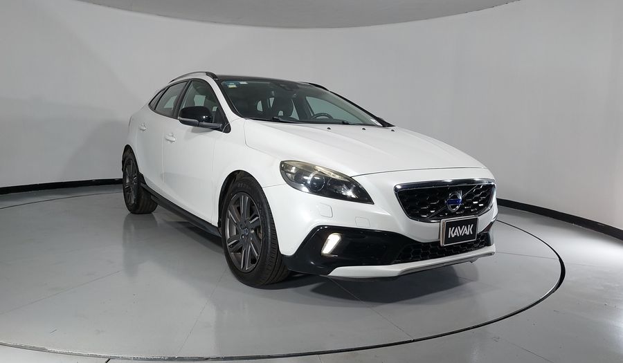 Volvo V40 2.0 MOMENTUM T4 AT AWD Hatchback 2016