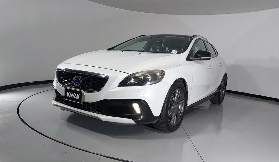 Volvo V40 2.0 MOMENTUM T4 AT AWD Hatchback 2016