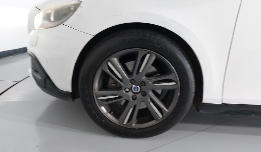 Volvo V40 2.0 MOMENTUM T4 AT AWD Hatchback 2016