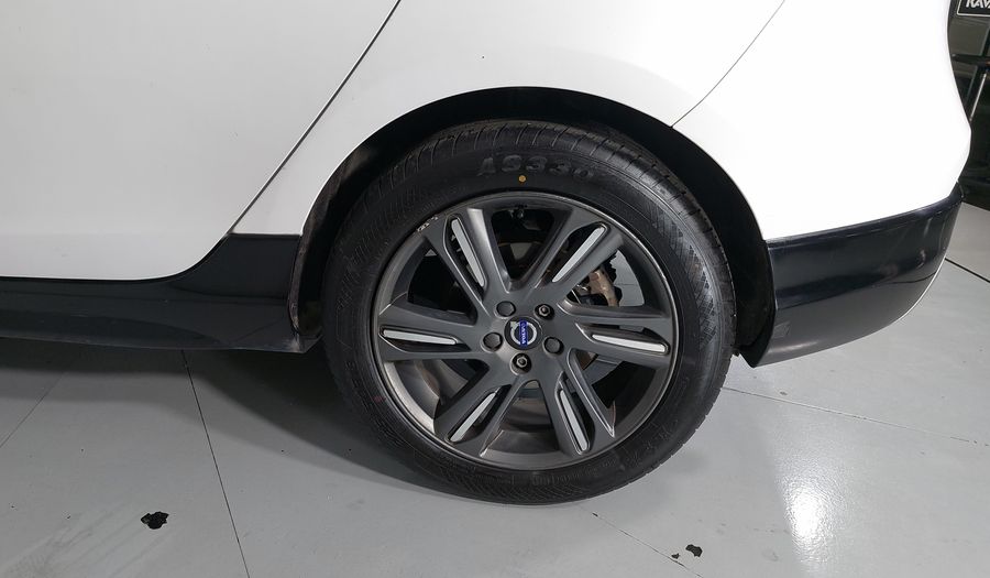 Volvo V40 2.0 MOMENTUM T4 AT AWD Hatchback 2016