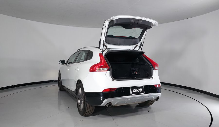 Volvo V40 2.0 MOMENTUM T4 AT AWD Hatchback 2016