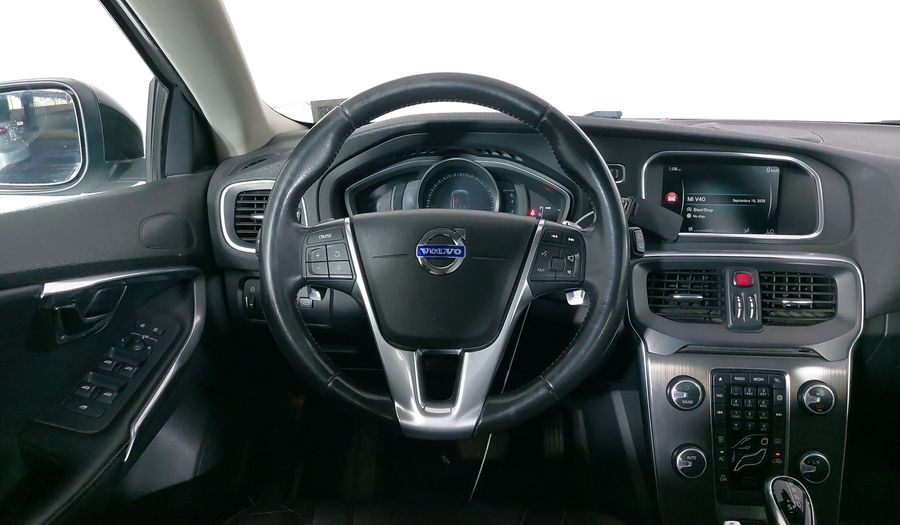 Volvo V40 2.0 MOMENTUM T4 AT AWD Hatchback 2016