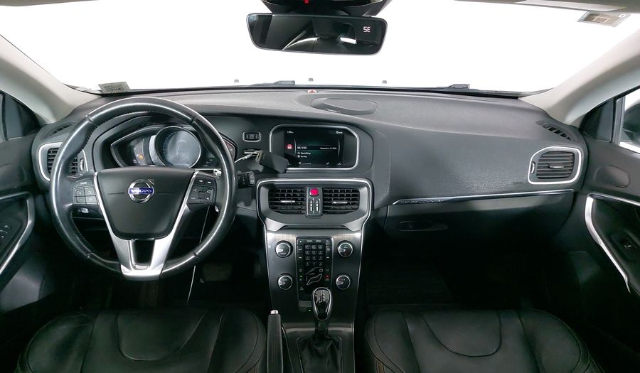 Volvo V40 2.0 MOMENTUM T4 AT AWD Hatchback 2016