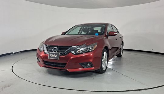 Nissan • Altima