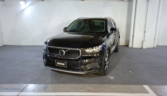 Volvo • XC40