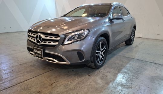 Mercedes Benz • Clase GLA