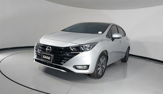 Nissan • Versa