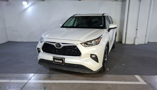 Toyota • Highlander