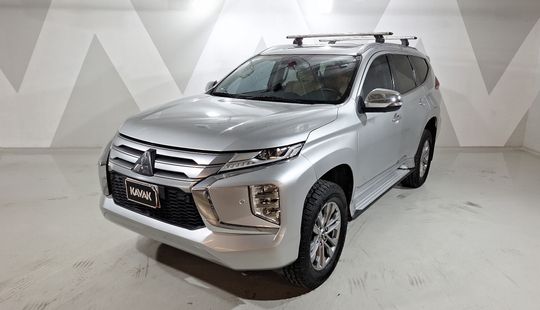 Mitsubishi • Montero