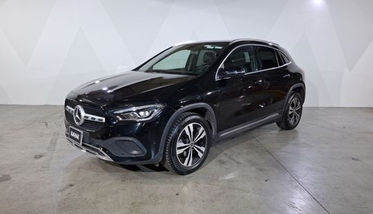 Mercedes Benz • Clase GLA