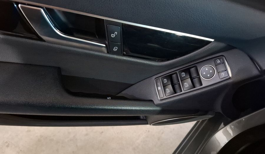 Mercedes Benz Clase C 1.8 180 CGI AT Sedan 2012