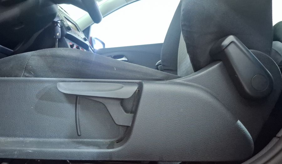 Volkswagen Vento 1.6 ACTIVE MT Sedan 2014