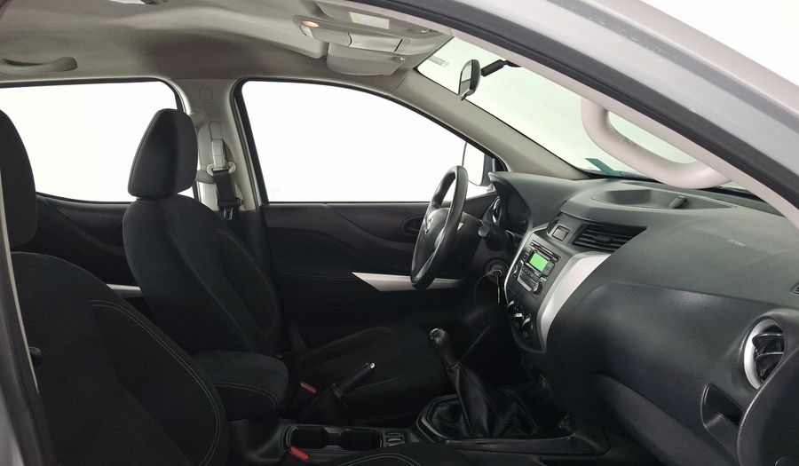 Nissan Np300 2.5 DOBLE CABINA SE AC PAQ SEG Pickup 2020
