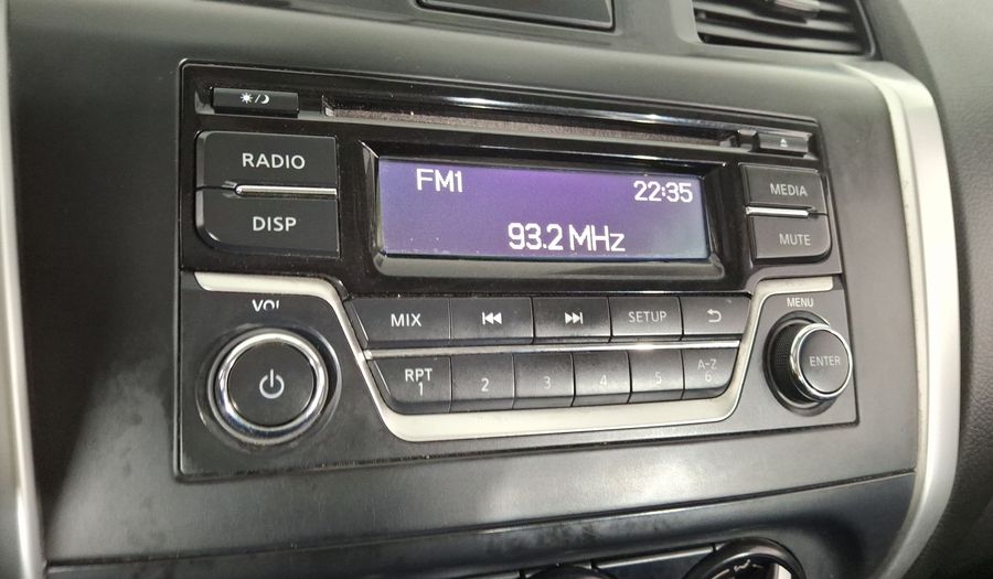 Nissan Np300 2.5 DOBLE CABINA SE AC PAQ SEG Pickup 2020