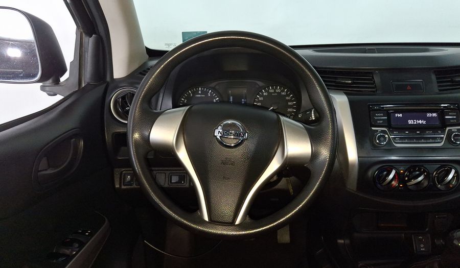 Nissan Np300 2.5 DOBLE CABINA SE AC PAQ SEG Pickup 2020