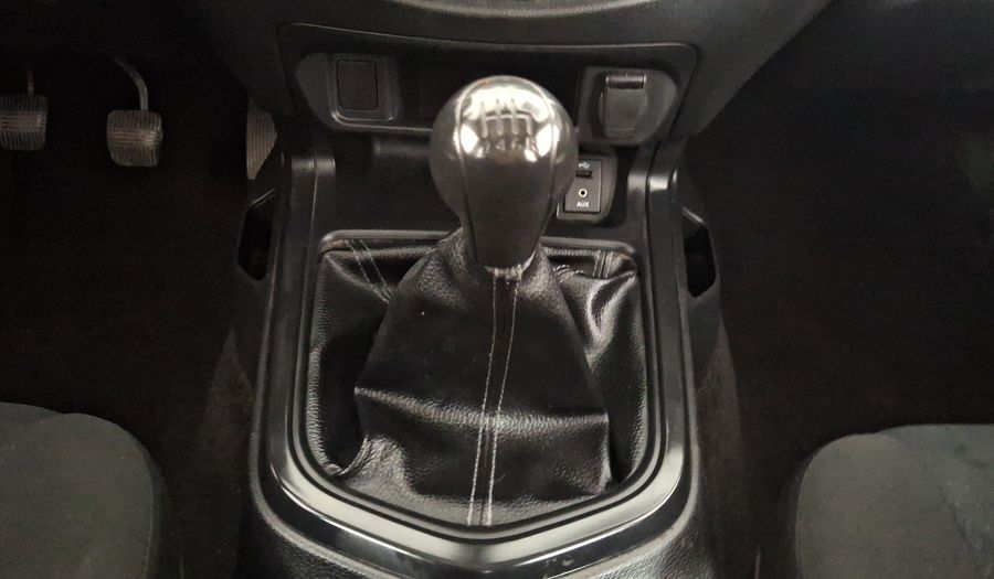 Nissan Np300 2.5 DOBLE CABINA SE AC PAQ SEG Pickup 2020