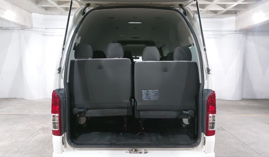Toyota Hiace 2.7 15 PASAJEROS CON AA Van 2019
