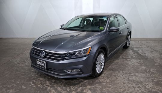 Volkswagen • Passat
