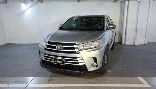 Toyota • Highlander