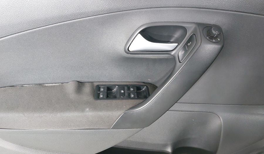 Volkswagen Polo 1.6 MT Hatchback 2015