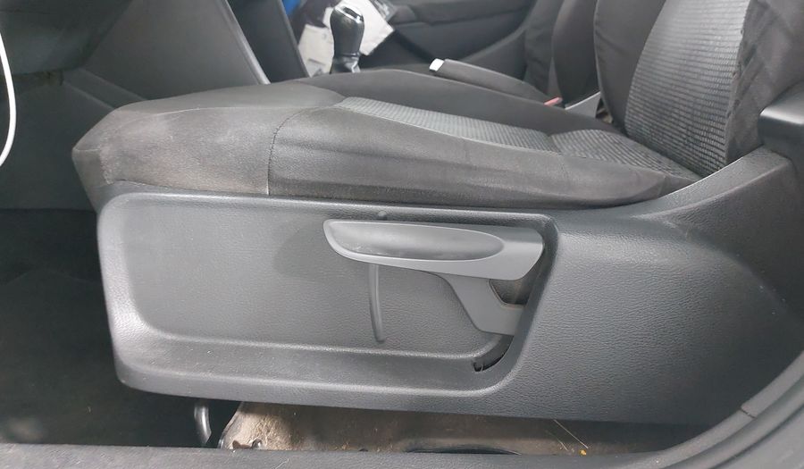 Volkswagen Polo 1.6 MT Hatchback 2015