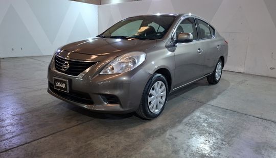 Nissan • Versa