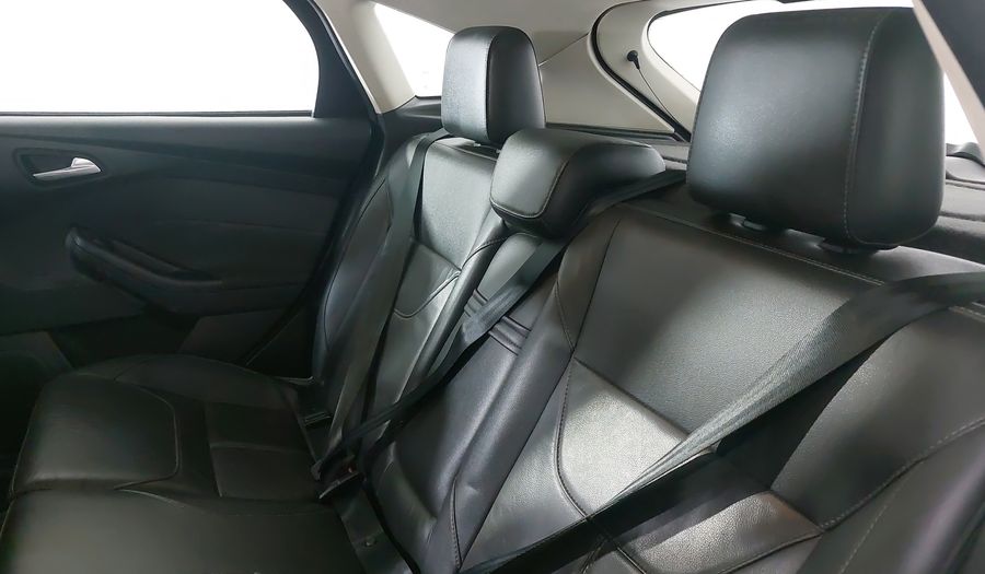 Ford Focus 2.0 SE APPEARENCE AT Hatchback 2015