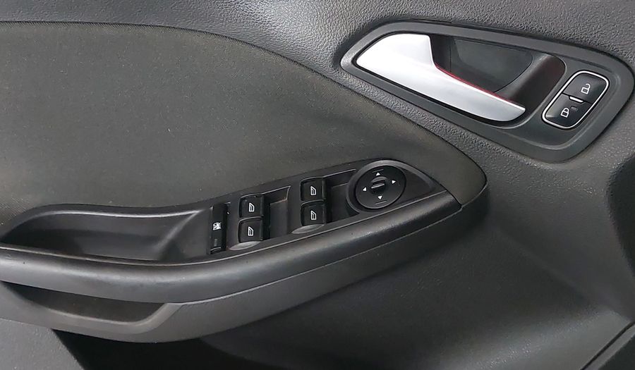 Ford Focus 2.0 SE APPEARENCE AT Hatchback 2015