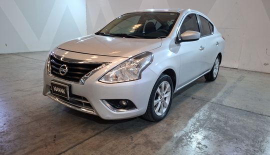 Nissan • Versa