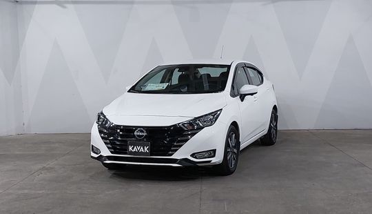 Nissan • Versa