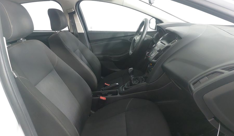 Ford Focus 2.0 S MT Sedan 2015