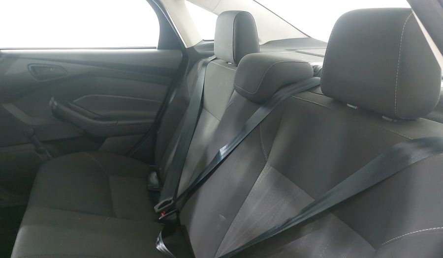 Ford Focus 2.0 S MT Sedan 2015