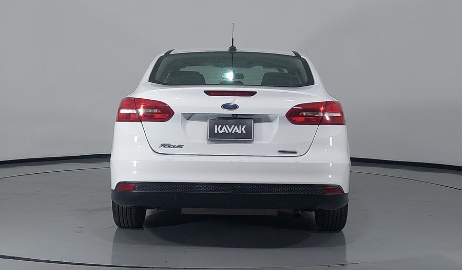 Ford Focus 2.0 S MT Sedan 2015