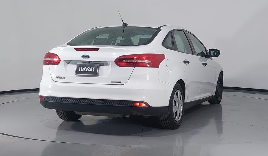 Ford Focus 2.0 S MT Sedan 2015