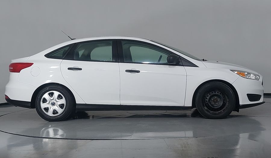 Ford Focus 2.0 S MT Sedan 2015