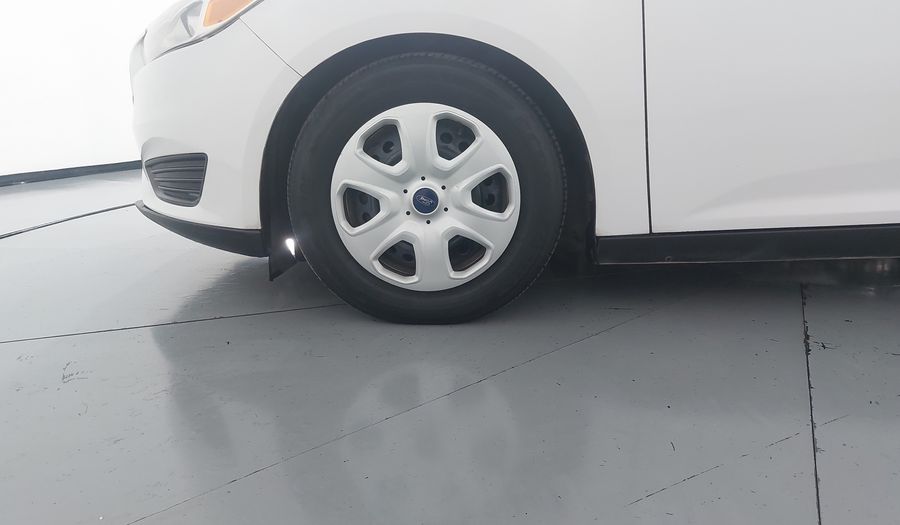 Ford Focus 2.0 S MT Sedan 2015