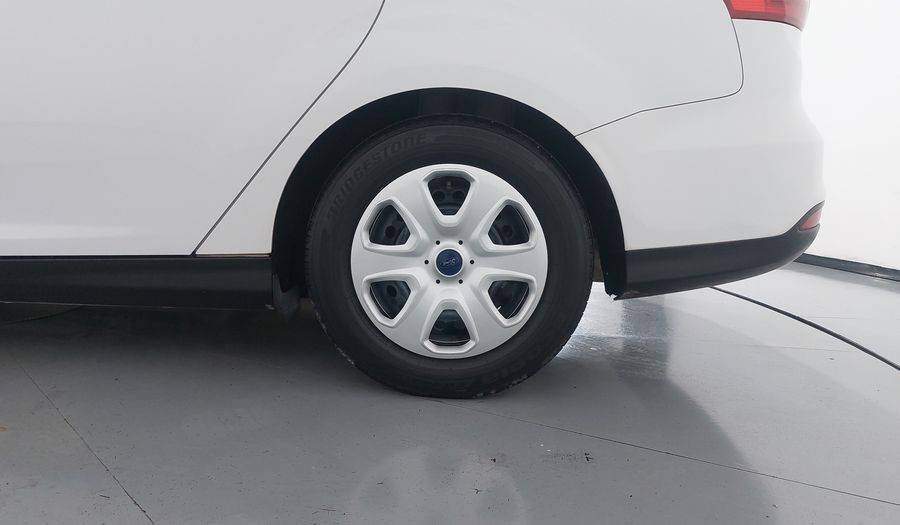Ford Focus 2.0 S MT Sedan 2015