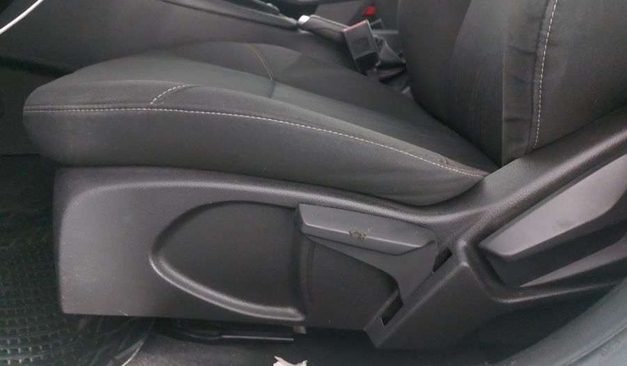 Ford Focus 2.0 S MT Sedan 2015