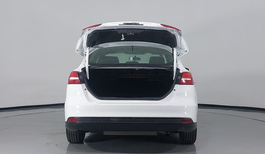 Ford Focus 2.0 S MT Sedan 2015