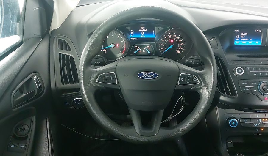 Ford Focus 2.0 S MT Sedan 2015
