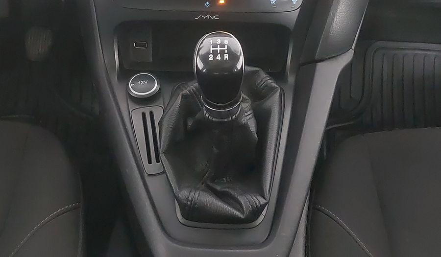 Ford Focus 2.0 S MT Sedan 2015