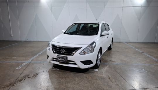Nissan • Versa
