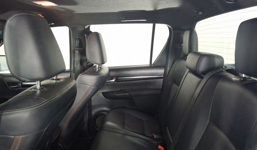 Toyota Hilux 2.8 DOBLE CABINA DSL AT PLATINUM AZUL Pickup 2019