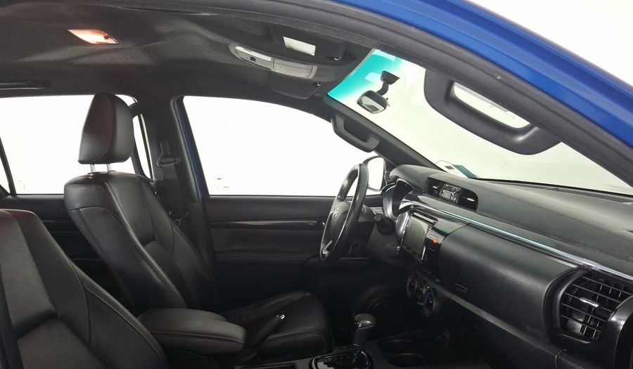 Toyota Hilux 2.8 DOBLE CABINA DSL AT PLATINUM AZUL Pickup 2019